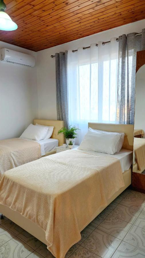 Mia Guest House - Entire Home With Balcony & Garden ディヴィアーケ エクステリア 写真