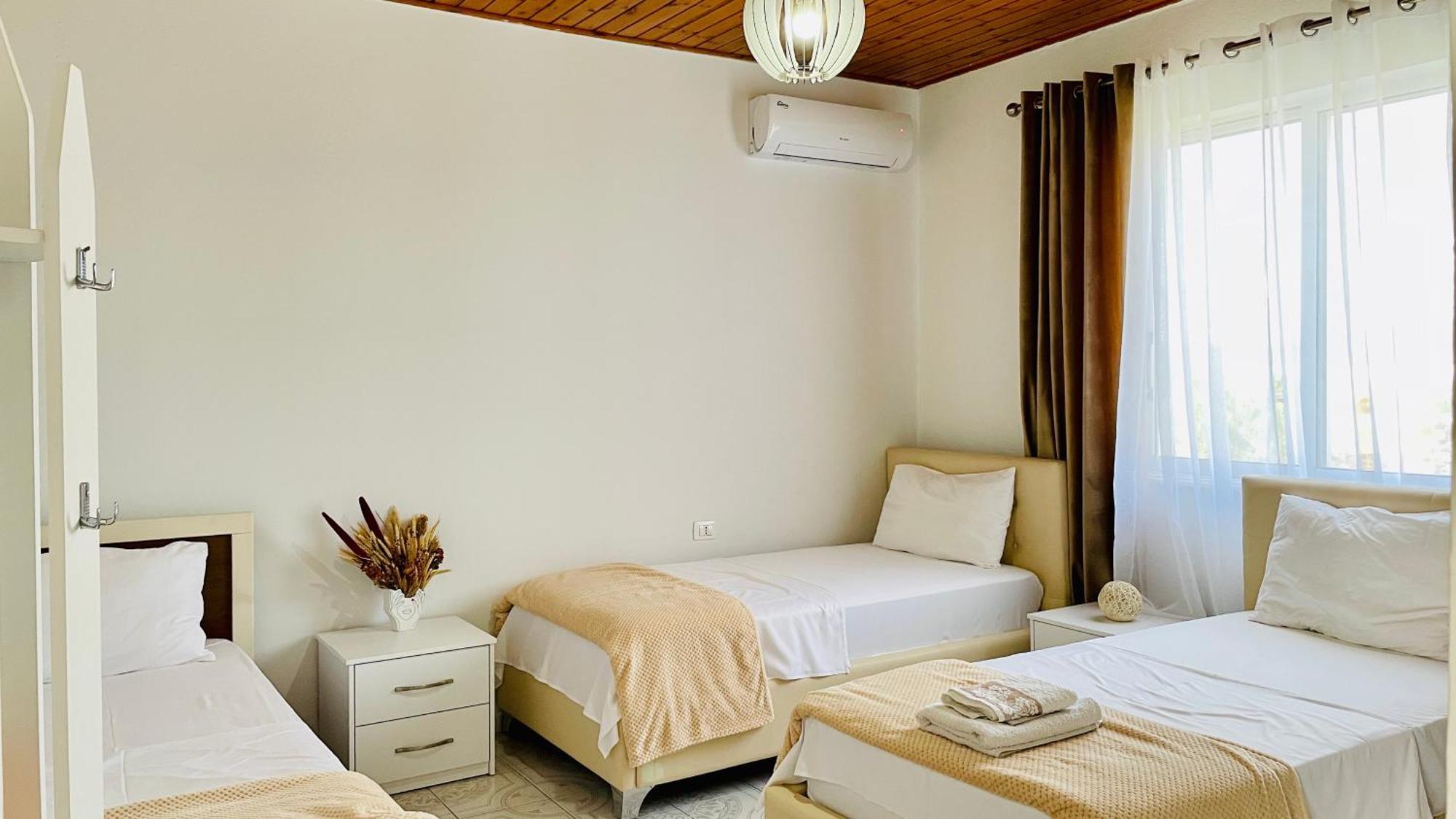 Mia Guest House - Entire Home With Balcony & Garden ディヴィアーケ エクステリア 写真